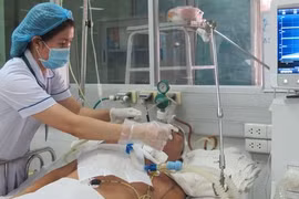 Mắc uốn ván sau khi cắt trĩ tại nhà, phải nhập viện cấp cứu