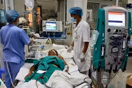 Hà Nội: Người đàn ông 50 tuổi tử vong sau khi ăn tiết canh lợn