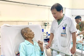 Phẫu thuật nội soi lấy sỏi mật cho cụ ông 99 tuổi