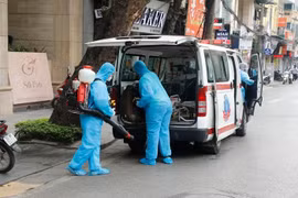 Nữ nhân viên Ngân hàng Public Bank ở phố Trần Huy Liệu dương tính với SARS-CoV-2