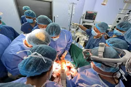 Cứu thành công nam thanh niên bị thanh sắt đâm xuyên ngực, tổn thương cực kỳ phức tạp