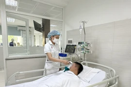 Sốc do nhiễm độc thức ăn, bác sĩ chỉ triệu chứng cần đi viện sớm