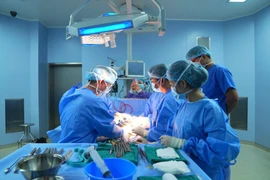 Nam thanh niên bị liệt dương do sử dụng rượu thuốc, thực phẩm tăng cường sinh lý nhiều năm