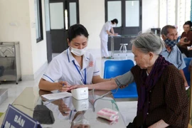 Mỗi năm sẽ điều động ít nhất 1.000 bác sĩ về trạm y tế xã, hưởng chế độ đãi ngộ vượt trội