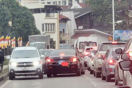 Văn phòng Thành ủy Hà Nội thông tin vụ lái xe biển xanh lấn làn giao thông