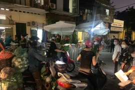 Chuyên gia: Hà Nội có cơ sở để mở cửa lại một số dịch vụ nhưng phải nới từng bước