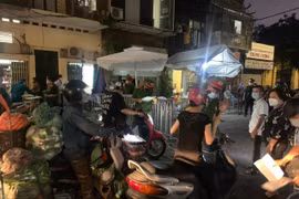 Chuyên gia: Hà Nội có cơ sở để mở cửa lại một số dịch vụ nhưng phải nới từng bước