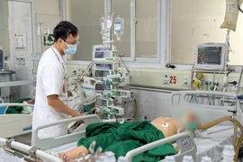 Sau mũi tiêm giảm đau ở phòng khám tư, người đàn ông bất ngờ liệt toàn thân, nguy kịch