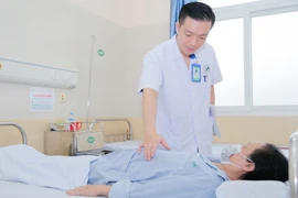 Thêm một phụ nữ nhập viện vì nâng ngực bằng công nghệ không đụng dao kéo