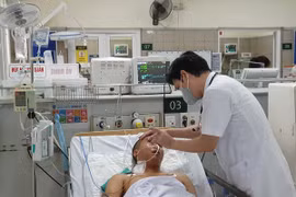 Ba người nguy kịch sau uống rượu đám giỗ: Hơn 25% rượu là cồn công nghiệp