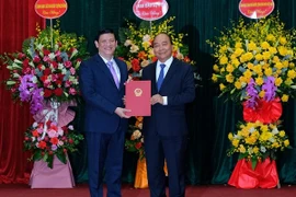 Thủ tướng trao quyết định bổ nhiệm và giao 10 nhiệm vụ cho Bộ trưởng Y tế Nguyễn Thanh Long