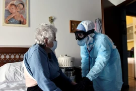 Hà Nội tăng thêm 31.899 ca Covid-19 nhưng số ca đang điều trị giảm 24.000 trường hợp