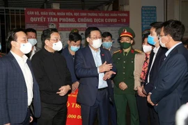 Thường trực Thành ủy Hà Nội kiểm tra đột xuất công tác chống dịch Covid-19 tại Xuân Phương