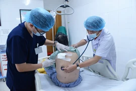 Uống nước đường mỗi ngày “lấy độc trị độc”, nữ bệnh nhân đái tháo đường suýt tử vong