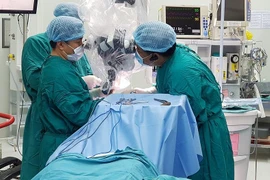 Suýt liệt cả hai chân vì đau lưng hơn 2 năm nhưng chủ quan không chịu đến bệnh viện