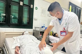 Tự dưng tê bì, đau và tím vùng cẳng bàn chân, người đàn ông không ngờ phải cắt cụt đùi