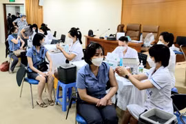 Công bố lần 2 các địa phương đạt tỷ lệ tiêm vaccine nhắc lại thấp, hơn 4,8 triệu người đã tiêm mũi 4