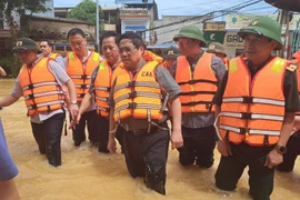 Thủ tướng Phạm Minh Chính và Bộ trưởng Phan Văn Giang tới Thái Nguyên thăm hỏi người dân bị ngập lụt