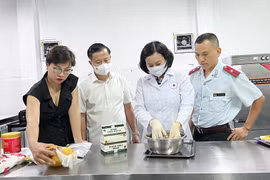 Hà Nội dồn dập kiểm tra an toàn thực phẩm, xử phạt hàng trăm cơ sở vi phạm