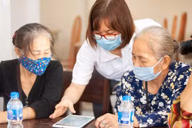Hà Nội: Người cao tuổi là đối tượng được quan tâm hàng đầu trong mùa dịch Covid-19