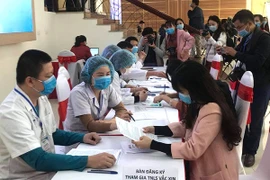 Thêm 4 ca dương tính với SARS-CoV-2, 150 người đăng ký tiêm thử vaccine Covid-19
