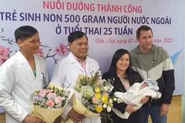 Cứu sống trẻ sinh non chỉ nặng 0,5 kg từ sản phụ người Canada từng nhiều lần sảy thai