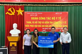 FPT Long Châu điều động nhanh 10 tấn thuốc, phối hợp với các đơn vị hỗ trợ người dân vùng bão lũ