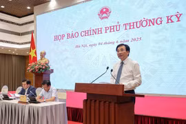 Mỗi năm người dân và doanh nghiệp phải tốn tới 120.000 tỷ đồng chi phí thủ tục hành chính 