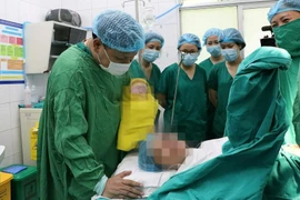 Hy hữu: Lần đầu tiên cứu sống mẹ con thai phụ vỡ tử cung ở tuần 26