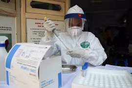 Cô gái trẻ ở Hà Nội dương tính với SARS-CoV-2 sau 3 lần xét nghiệm