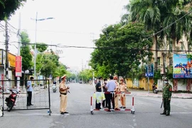 Hà Nội chỉ ghi nhận 11 ca Covid-19 trong 3 ngày qua, Hà Nam áp dụng Chỉ thị 16 toàn TP Phủ Lý