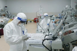 Gần 12.000 người được tiêm vaccine Covid-19 trong ngày mùng 1 Tết, số mắc hôm nay giảm mạnh