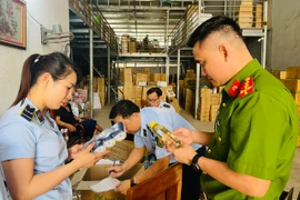 Cảnh báo mỹ phẩm giả rao bán tràn lan trên mạng