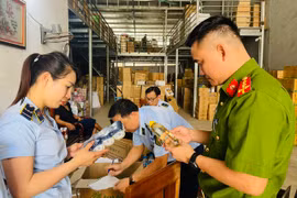 Cảnh báo mỹ phẩm giả rao bán tràn lan trên mạng