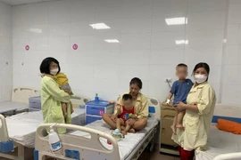 Hà Nội: Trẻ nhập viện vì viêm hô hấp tăng mạnh do giao mùa