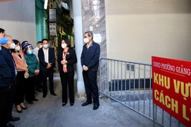 Lãnh đạo Thành ủy Hà Nội đề nghị các quận sẵn sàng điều trị F0 thể nhẹ tại cơ sở