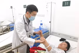 Chủ nhà hàng mới hơn 30 tuổi đột quỵ vì ngày nào cũng uống rượu tiếp khách