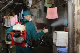 Số mắc tay chân miệng tại Hà Nội bất ngờ tăng vọt, lo ngại sốt xuất huyết sau bão số 3