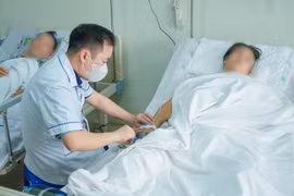 Ngã từ tầng 3 xuống đất, người phụ nữ 63 tuổi sống sót thần kỳ