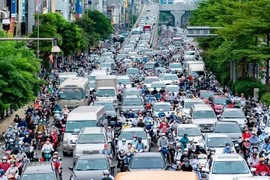 Chính phủ đề nghị Hà Nội giảm dần xe máy, thu phí ô tô vào nội đô trong giờ cao điểm