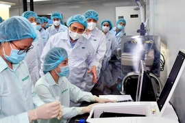 Thủ tướng yêu cầu chậm nhất tháng 6-2022 phải có vaccine COVID-19 sản xuất trong nước