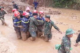 Bộ Chỉ huy Quân sự Điện Biên xuyên đêm tìm kiếm cứu nạn, hỗ trợ nhân dân vùng mưa lũ