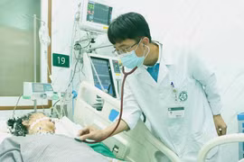 Bệnh viện Bạch Mai một đêm cấp cứu 6 ca đột quỵ ở người trẻ dưới 45 tuổi