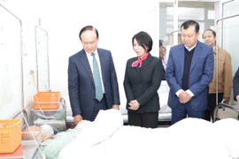 Chủ tịch HĐND TP Hà Nội chúc Tết, tặng quà bệnh nhân tại Bệnh viện Ung bướu Hà Nội