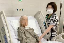 Hơn hai tháng cứu cụ bà 90 tuổi bị Covid-19 biến chứng rất nặng, chưa tiêm vaccine