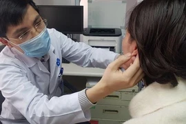 Nữ doanh nhân nhập viện vì đi làm “tai Phật” để cải thiện tướng số