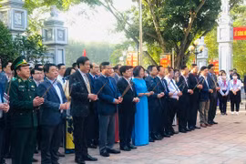 Lãnh đạo thành phố Hà Nội dâng hương tưởng niệm danh nhân Chu Văn An