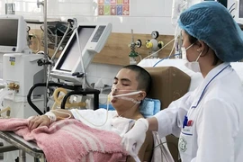 Từ vụ nhiều công nhân nhiễm độc methanol: Rất dễ phơi nhiễm, khẩu trang cũng không ăn thua?