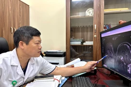 Ca phẫu thuật hiếm gặp tại Bệnh viện Việt Đức, cùng lúc mổ sọ và nội soi đường mũi