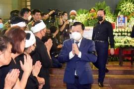 Bí thư Thành ủy Hà Nội viếng 3 liệt sĩ Công an hy sinh anh dũng, chia buồn sâu sắc với các gia đình